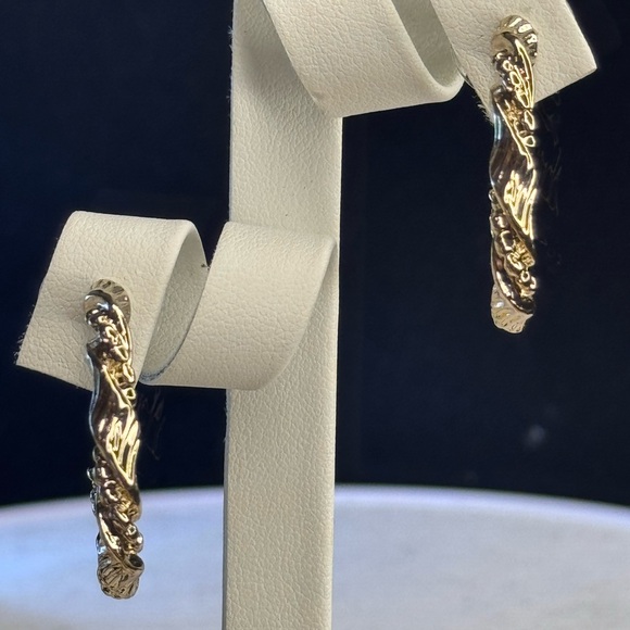 EXPRESS Gold Tone Textured Open Hoop Earnings - Picture 2 of 11